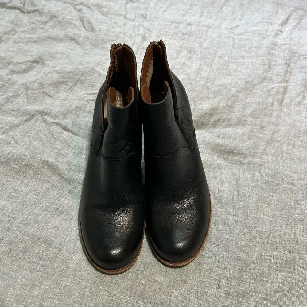 Kork-Ease Castaneda Black Zip Leather Ankle Booties Size 8.5